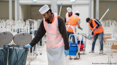 4300 migráns volt hajlandó egy eurós munkahelyen dolgozni a 100 ezerből