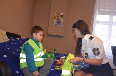 Megható karácsonyi képeslapot küldött a kisfiú a soproni rendőröknek