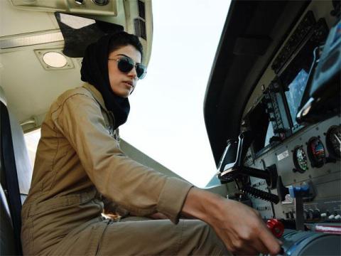 Árulónak tartják az afgán pilótanőt, aki menedéket kért az USA-tól