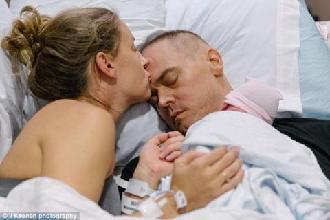Szívfacsaró fotók egy agydaganatos férj és várandós felesége harcáról