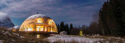 Ebben a remek üvegdómban él a sarkkörön túl a 4 gyermekes család