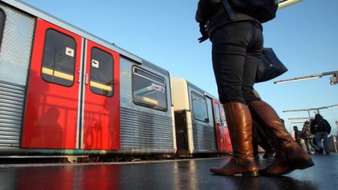 16 éves migráns lökött a sínekre egy nőt Hamburgban