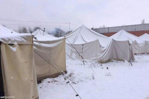 Embertelenek a körmendi táborban élő menekültek körülményei