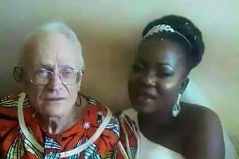Támadják a 29 éves afrikai nőt, aki hozzáment egy 92 éves férfihez