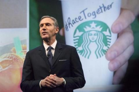 A Starbucks tiltakozásul 10 ezer migránst vesz fel dolgozni