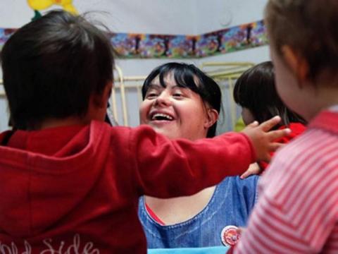 Odavannak a gyerekek az argentin, Down-szindrómás óvónéniért