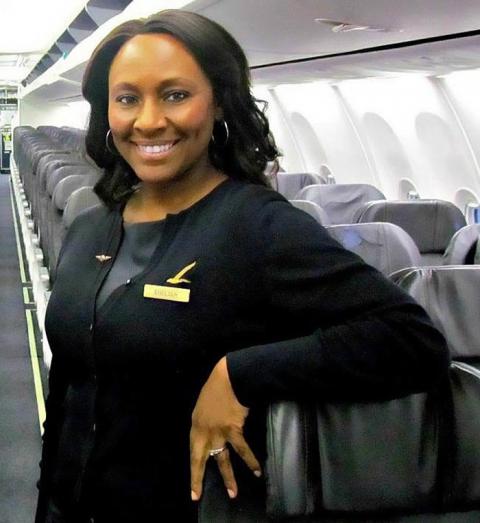 Tinilányt mentett meg az emberkereskedőtől a repülőn a bátor stewardess