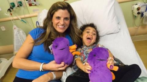 Megható dolgot tett bátor óvónője az 5 éves beteg kislányért