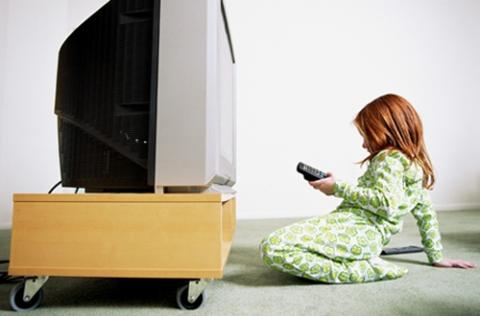 Így hat a televízió a gyerekre- akár az egész életére is kiható negatív hatást gyakorlohat