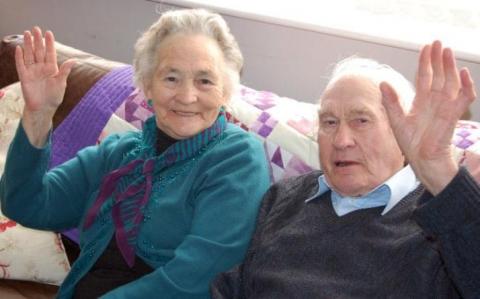 Szinte egyszerre halt meg az egymástól messze lévő 71 éve házas pár