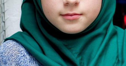 Letépte a tanár a 8 éves kislány fejéről a hidzsábot