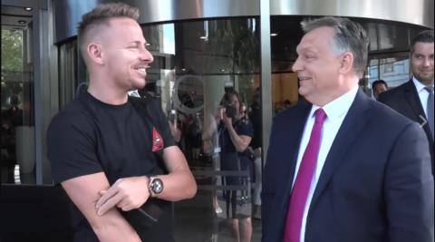 Orbán Viktor belefutott Dzsudzsák Balázsba egy pesti szálloda előtt  - videó