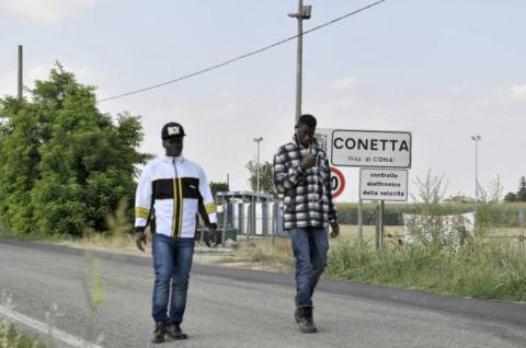 Migránsok miatti áldatlan állapotoktól szenvednek több olasz kisváros lakói