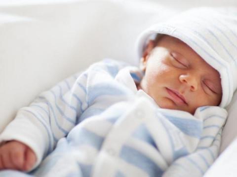Felháborító videó: újszülött babákat aláztak meg a dolgozók egy kórházban