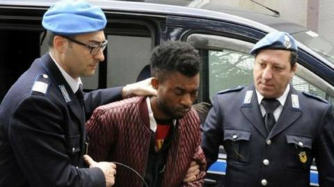 Így járt a migráns, aki rendőrnőt akart zaklatni egy milánói szórakozóhelyen