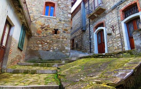 1 euróért lehet házat venni egy újabb mesés olasz kisvárosban