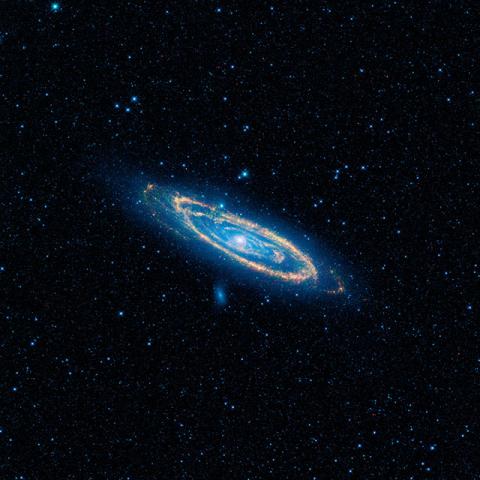 Több, mint 100 teliholdnyi területet fed le az égbolton az Andromeda-galaxisról készült mozaikkép