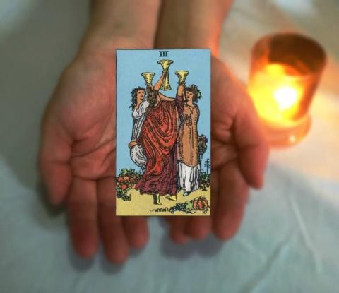 Tarot kártya üzenete - Éld át az öröm mámorát és ünnepelj