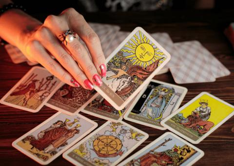 Tarot kártya üzenete - anyagi előrelépés vár rád, ha kiállod a bátorságpróbát