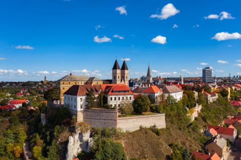 Veszprém, Magyarország egyik legrégebbi városának gazdag örökségének felfedezése