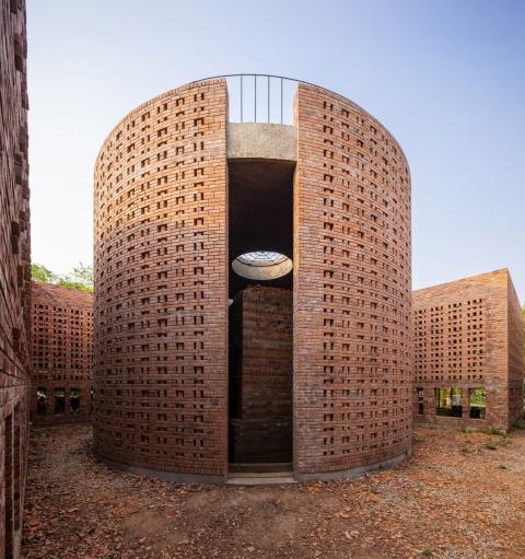Egy terrakotta műhely lenyűgöző tégla-átalakítása, Vietnámban