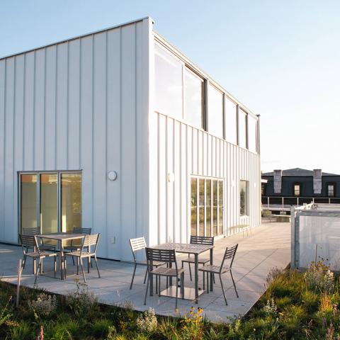 Egy elhagyott ipari épületből pezsgő közösségi tér New York államban