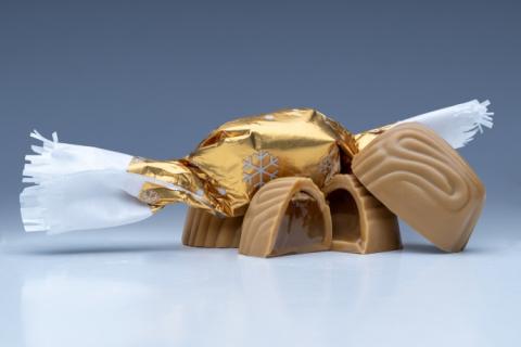 Karamellizált fehércsokoládéval bevont kekszes-karamellás édesség lett az év szaloncukra