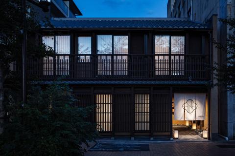 Tradíció modern eleganciával: egy 100 éves épületből lett hotel