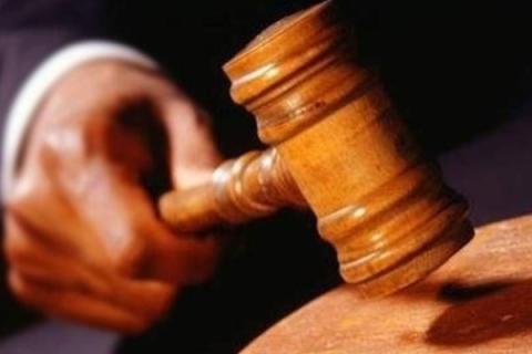 Vádat emeltek egy oktató ellen, aki molesztálta diákjait