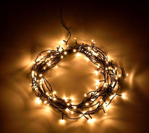 Fényfüzéreket és karácsonyi dekorációs eszközöket vizsgált a fogyasztóvédelem, 58 féle termékből 56 áramütés-veszélyes