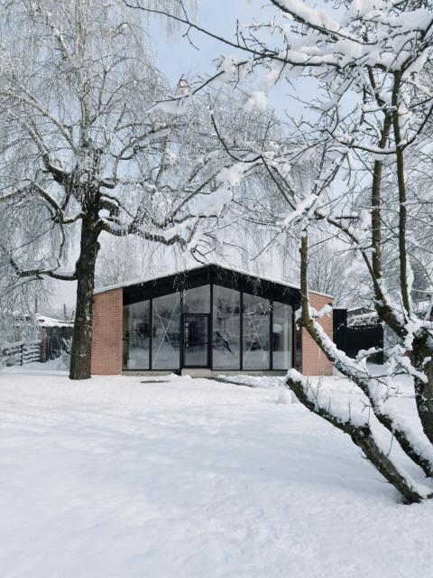 Egy poszt‑háborús ház kortárs otthonná alakítása