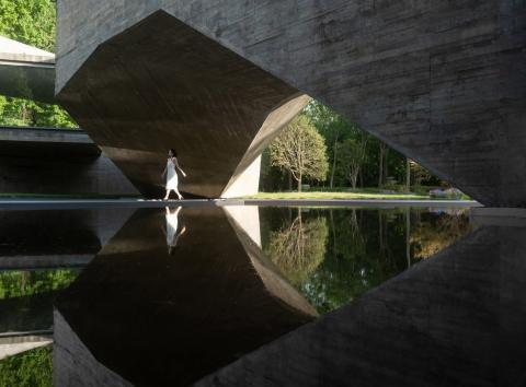 Különleges, kígyózó művészeti múzeum született Kínában