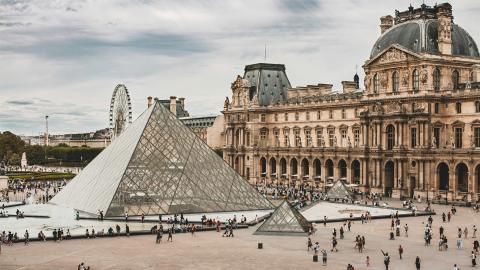 Hatalmas sztrájk tört ki a Louvre 700 millió eurós felújítása ellen