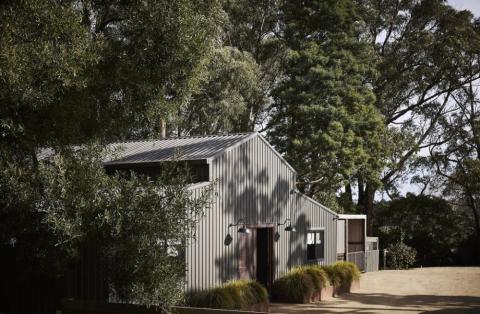 Így lett egy régi pajtából modern-rusztikus lakóhely