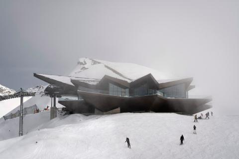 Lenyűgöző építészeti tereptárgy az olasz Alpokban