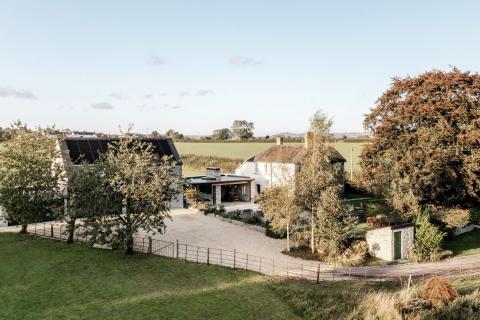 Amikor egy régi parasztház új életre kel: rusztikus kőház modern köntösben