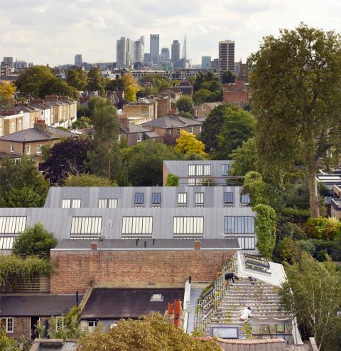 Az ikonikus londoni épületet tetejét 800 növény fedi