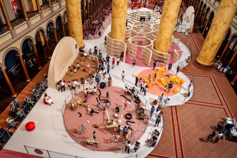 Játszótérként értelmezett építészet: interaktív installáció visz új életet a National Building Museumba