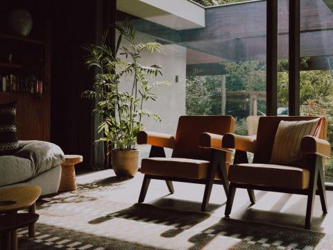 Lakberendezési inspiráció: az Art déco részletek és a kortárs elegancia találkozása egy sydney-i lakásban