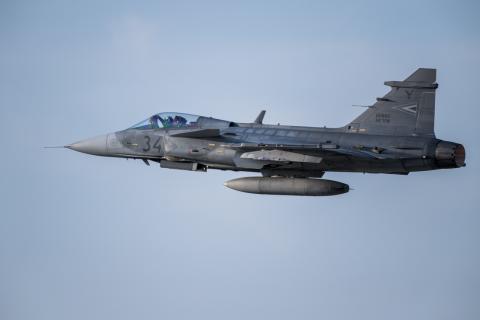 Magyar Péter: lezuhant egy Gripen Szolnoknál