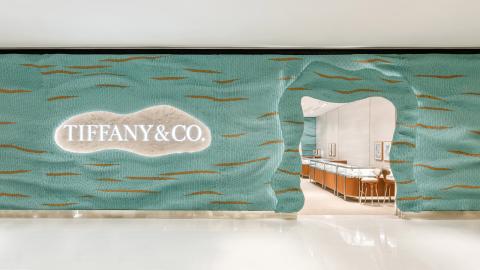 A Tiffany & Co üzlete olyan, mint egy fonott ékszerdoboz