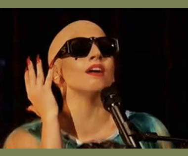 Lady Gaga kopaszon
