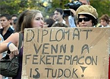 Pécs tüntetés: hallgatók a készülő felsőoktatási törvény ellen