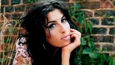 Amy Winehouse: félrepostázták a boncolási jegyzőkönyvét!