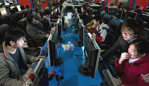 Közel 600 millió kínai internetezik napjainkban