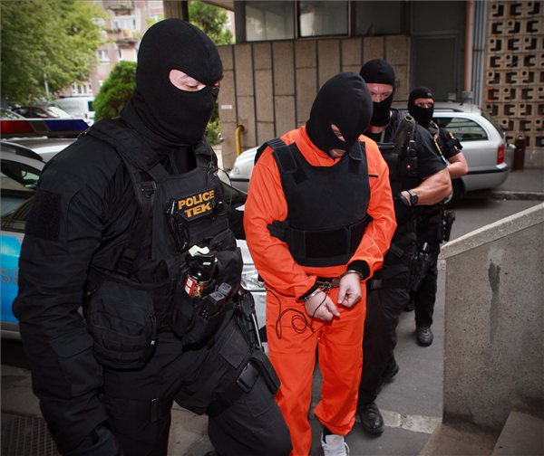 Bűnügy - Előállították Portik Tamást