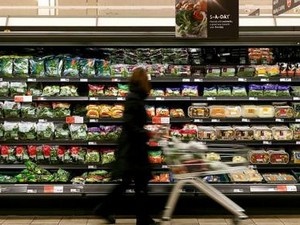 Az élelmiszerek áfájának csökkentését sürgeti az MSZP