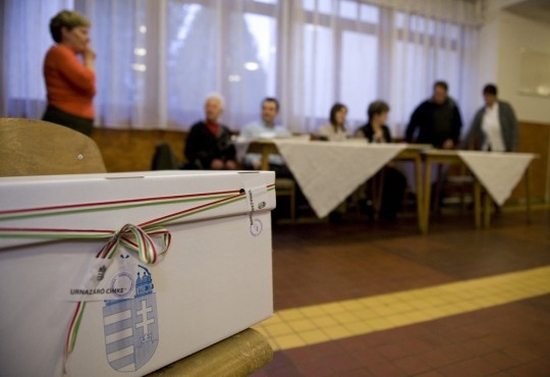Tusványos - Levélben szavaznak majd a határon túli magyar állampolgárok?