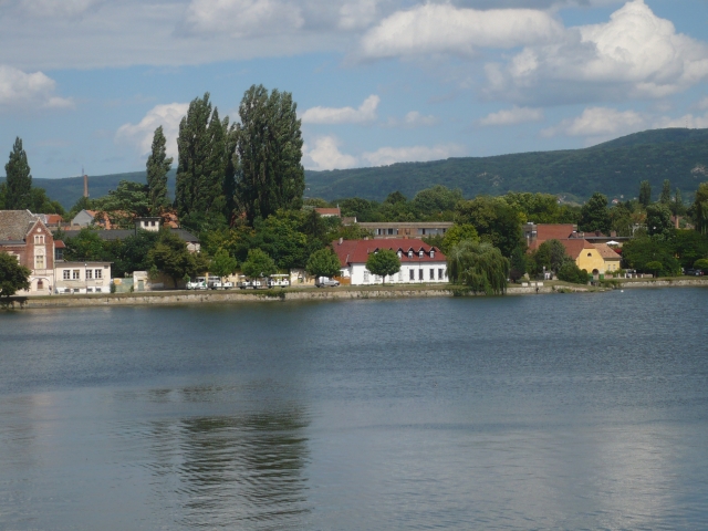 Megtalálták a tatai Öreg-tóban keresett férfi holttestét