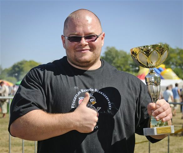 Íme Magyarország legerősebb rendőre